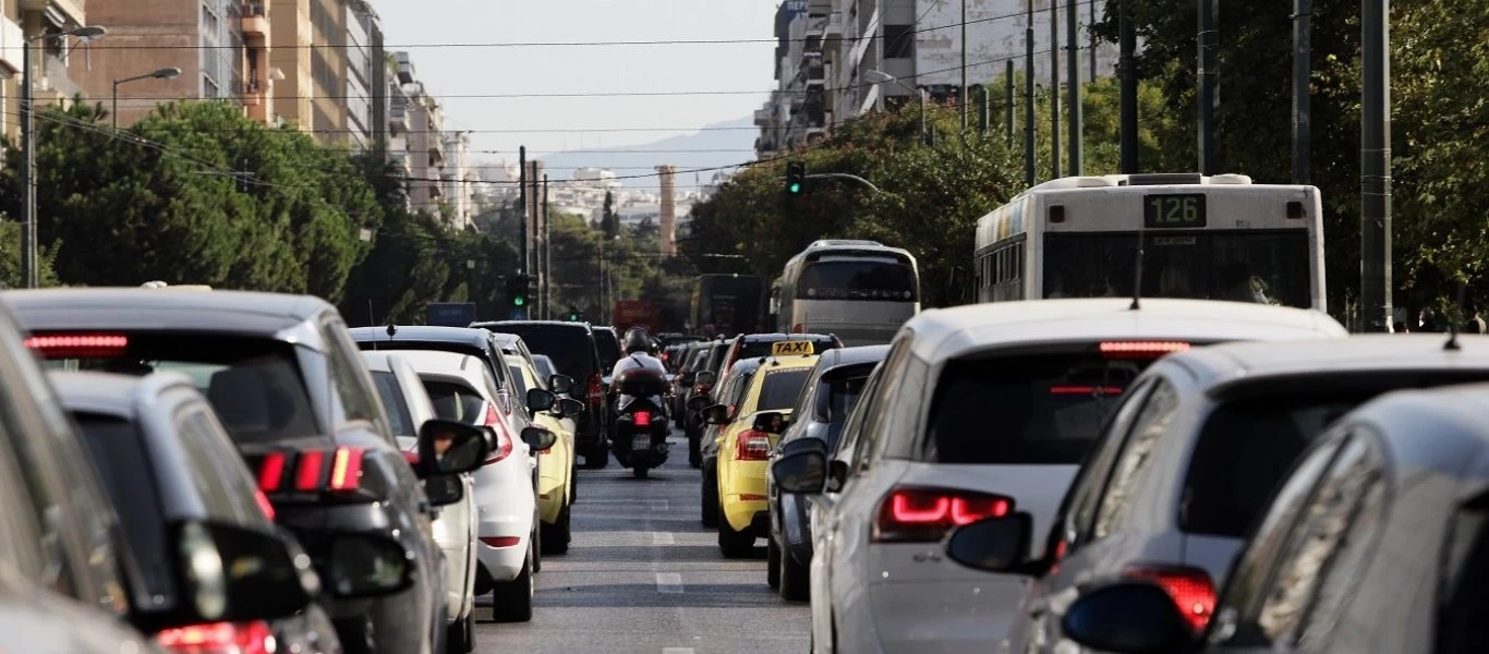 Αυξημένη κίνηση στη Λ.Αθηνών - Σύγκρουση 4 οχημάτων (χάρτης)